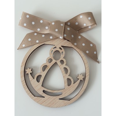Medalla cuna de madera con lazo marrón