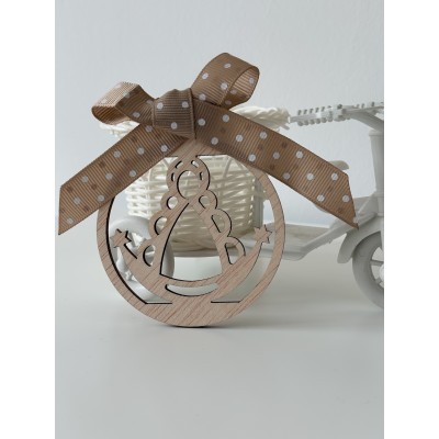 Medalla cuna de madera con lazo marrón